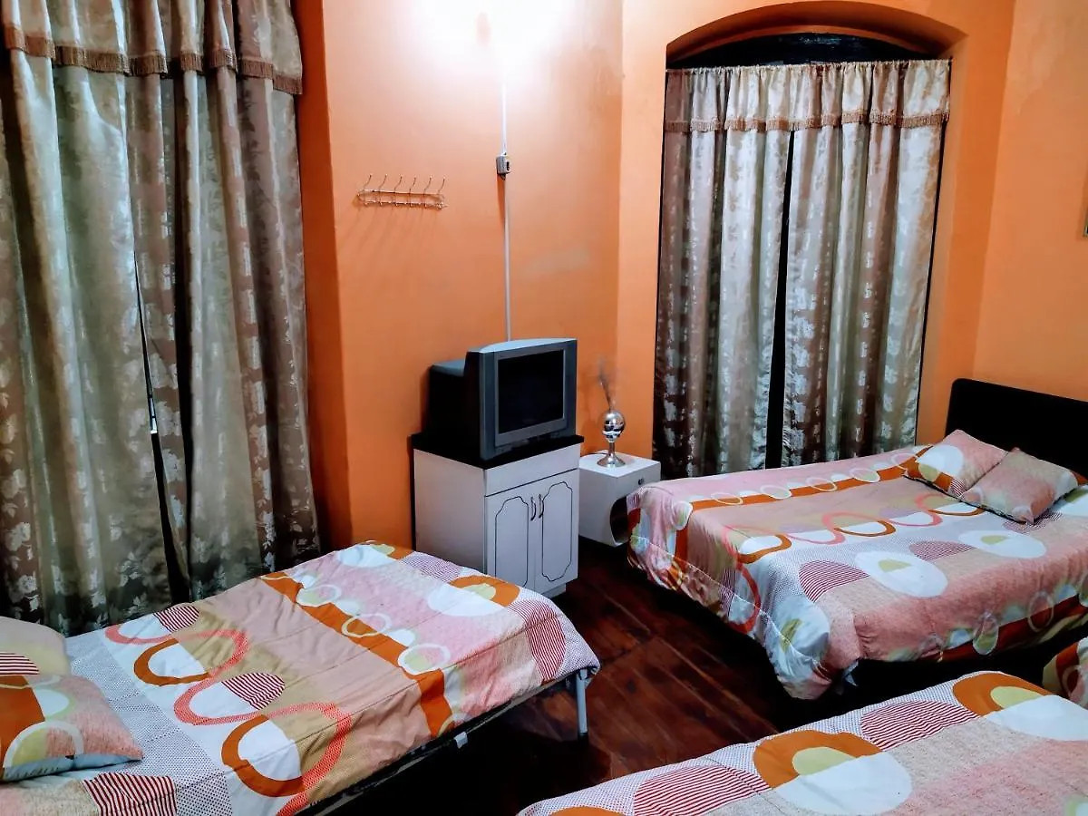 Hostal Latitud Ecuem Quito Casa de hóspedes